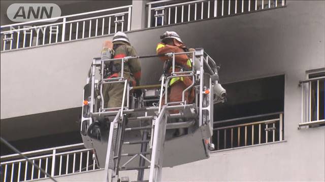 東京・西早稲田の都営アパート10階で火事　3人搬送され80代女性が意識不明