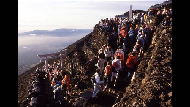 富士登山、山梨の「吉田ルート」での予約受付開始　通行料2000円の決済が必要
